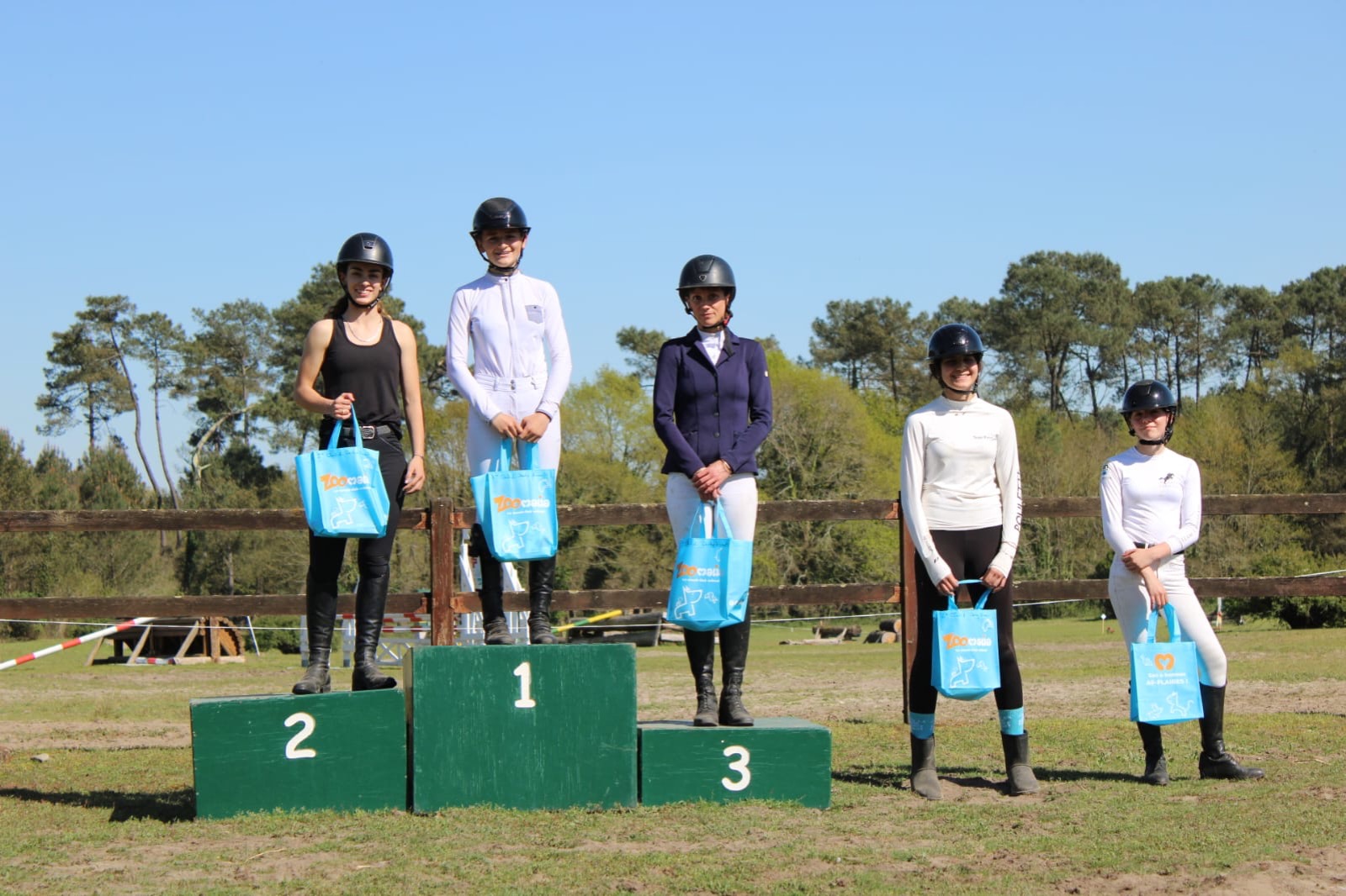 Remise des prix — podium cavalières